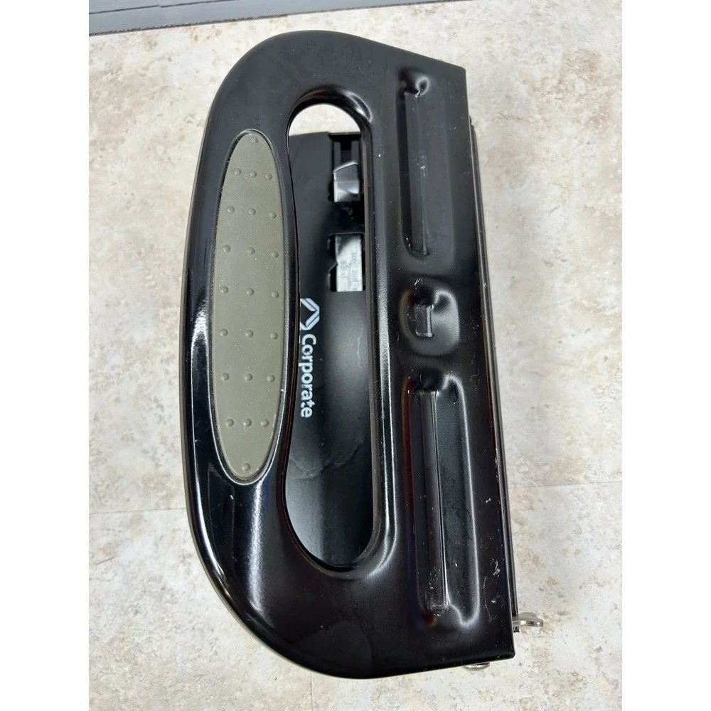Corporate Express‎ CEB 900025 Heavy Duty 3-hole Punch Black